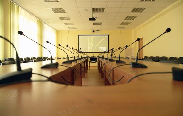 Бюджетный конференц-зал для московской школы