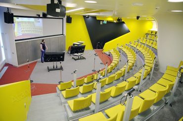 Конференц-зал «Мулен Руж» в головном офисе компании «Яндекс»