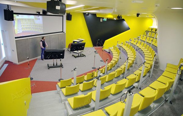 Конференц-зал «Мулен Руж» в головном офисе компании «Яндекс»