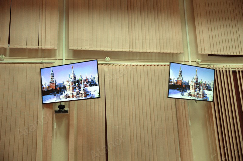ЖК-панели в актовом зале Московского технологического колледжа №28 