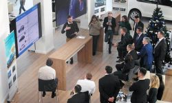 Атанор оборудовал московский автосалон системой Digital Signage